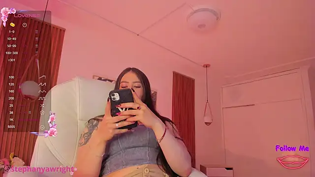 Snapshot of TiffanyWright chatting on 02.14.25 TiffanyWright online show from 02.14.25