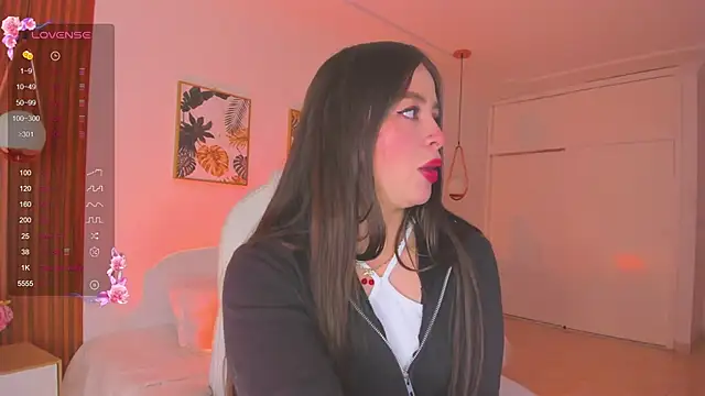 Snapshot of TiffanyWright chatting on 03.07.25 TiffanyWright online show from 03.07.25