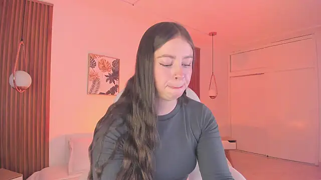 Snapshot of TiffanyWright chatting on 09.18.25 TiffanyWright online show from 09.18.25