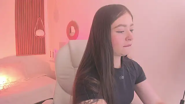 Snapshot of TiffanyWright chatting on 09.23.25 TiffanyWright online show from 09.23.25