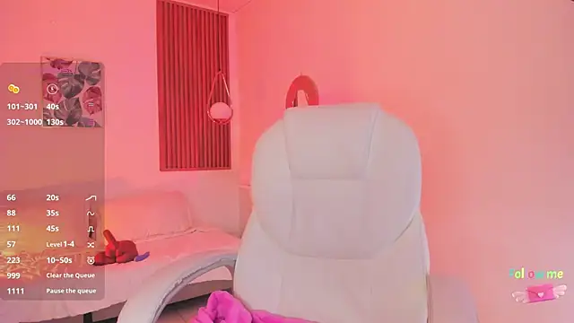 Snapshot of TiffanyWright chatting on 10.21.25 TiffanyWright online show from 10.21.25