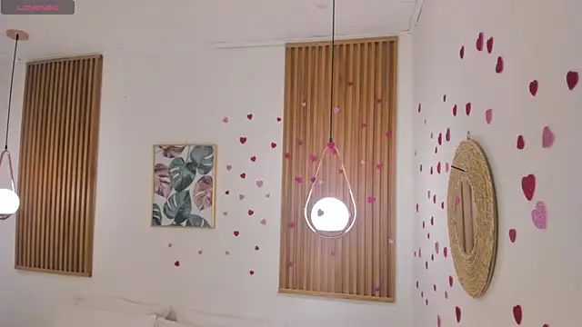 TiffanyWright online show from 04.16.26