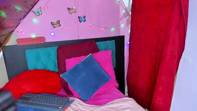 Snapshot of scarrlett40 chatting on 01.14.25 scarrlett40 online show from 01.14.25