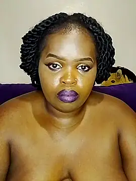 Snapshot of smileyass chatting on 02.21.25 smileyass online show from 02.21.25