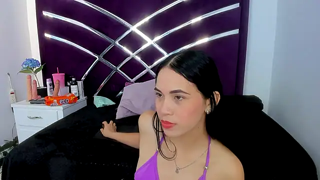 Snapshot of MaiteHT chatting on 01.12.25 MaiteHT online show from 01.12.25