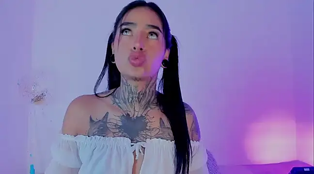 Snapshot of shadowcatt_ chatting on 01.05.25 shadowcatt online show from 01.05.25