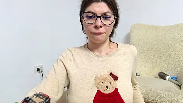 Jullyenn3 online show from 01.18.25