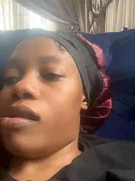 NAUGHTYSHALOTXX online show from 10.14.25