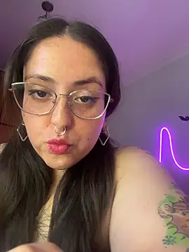 Snapshot of Mizztikaa chatting on 11.12.25 Mizztikaa online show from 11.12.25