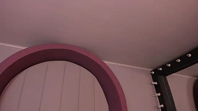 Snapshot of morganlake_ chatting on 10.31.25 morganlake online show from 10.31.25