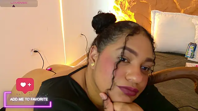 Snapshot of Annie-Wolf chatting on 05.14.26 Annie-Wolf online show from 05.14.26