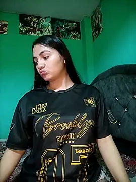 Snapshot of Nahiara_velez chatting on 05.15.26 Nahiara velez online show from 05.15.26