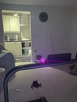 Snapshot of UKSYDNEYFOX chatting on 10.21.25 UKSYDNEYFOX online show from 10.21.25