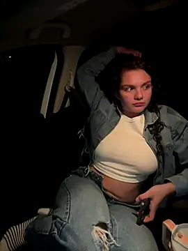 Snapshot of eva_y_marcelo chatting on 10.21.25 eva y marcelo online show from 10.21.25