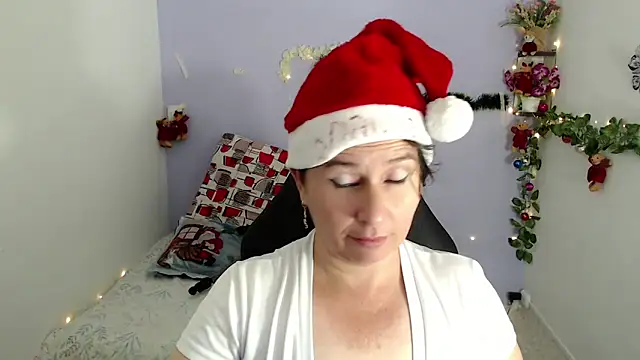 Snapshot of victoria_jones chatting on 12.24.24 victoria jones online show from 12.24.24
