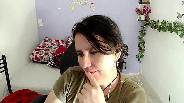 Snapshot of victoria_jones chatting on 01.28.25 victoria jones online show from 01.28.25
