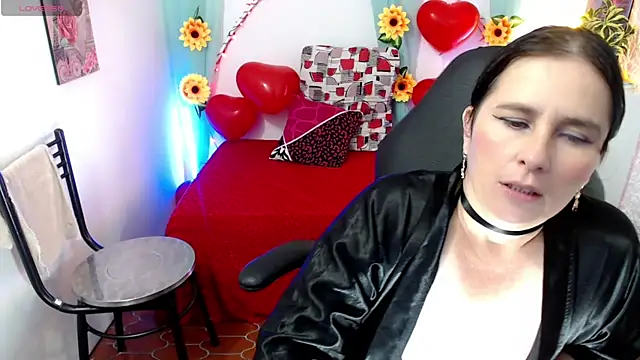 Snapshot of victoria_jones chatting on 02.15.25 victoria jones online show from 02.15.25