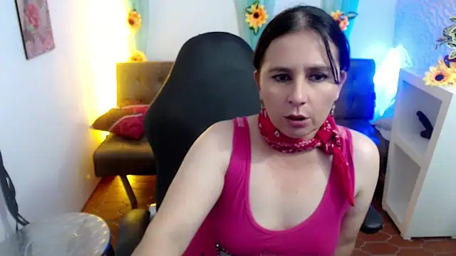 Snapshot of victoria_jones chatting on 02.20.25 victoria jones online show from 02.20.25