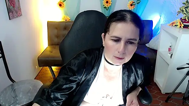 Snapshot of victoria_jones chatting on 03.04.25 victoria jones online show from 03.04.25