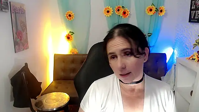 Snapshot of victoria_jones chatting on 03.04.25 victoria jones online show from 03.04.25
