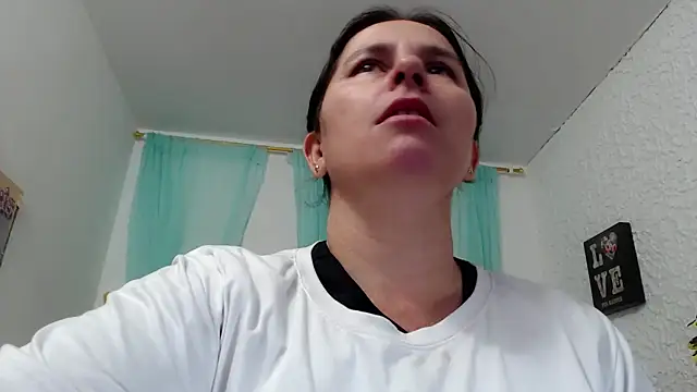 Snapshot of victoria_jones chatting on 03.14.25 victoria jones online show from 03.14.25