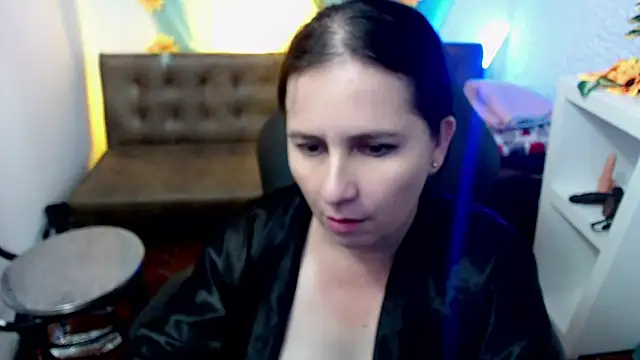 Snapshot of victoria_jones chatting on 03.19.25 victoria jones online show from 03.19.25