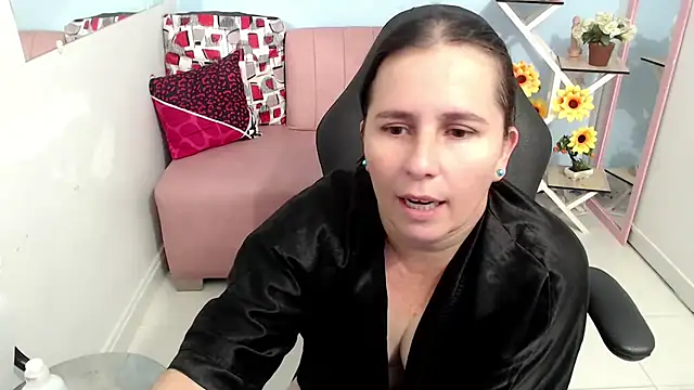 Snapshot of victoria_jones chatting on 09.24.25 victoria jones online show from 09.24.25