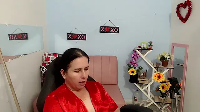 Snapshot of victoria_jones chatting on 10.03.25 victoria jones online show from 10.03.25