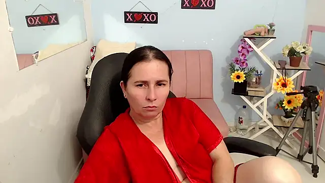 Snapshot of victoria_jones chatting on 10.07.25 victoria jones online show from 10.07.25