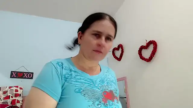 Snapshot of victoria_jones chatting on 10.13.25 victoria jones online show from 10.13.25