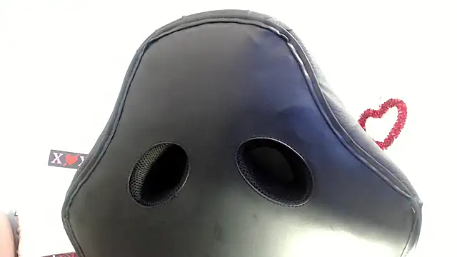 Snapshot of victoria_jones chatting on 10.18.25 victoria jones online show from 10.18.25