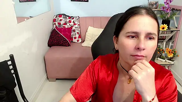 Snapshot of victoria_jones chatting on 10.22.25 victoria jones online show from 10.22.25