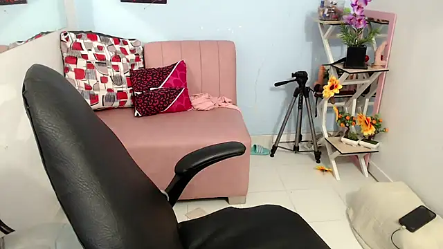 Snapshot of victoria_jones chatting on 11.07.25 victoria jones online show from 11.07.25