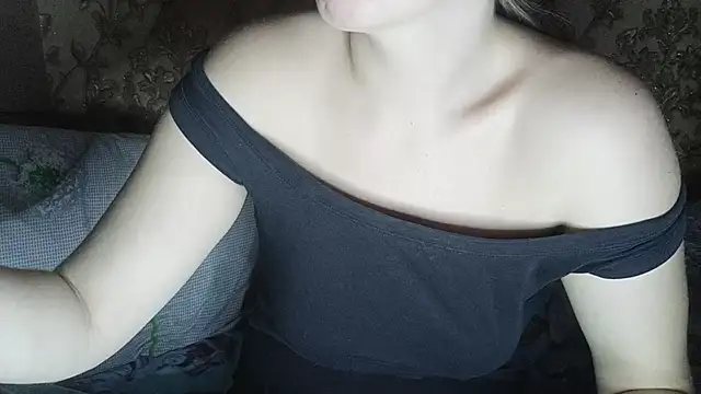 Snapshot of MarieFerguson chatting on 12.20.24 MarieFerguson online show from 12.20.24