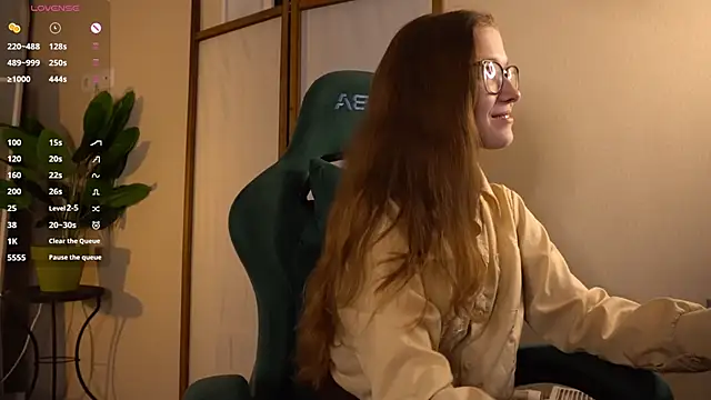 Snapshot of brendacom chatting on 10.08.25 brendacom online show from 10.08.25