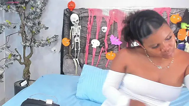 Isabellsmmith online show from 10.18.25