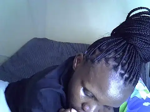 Snapshot of Sweet_serah chatting on 10.07.25 Sweet serah online show from 10.07.25