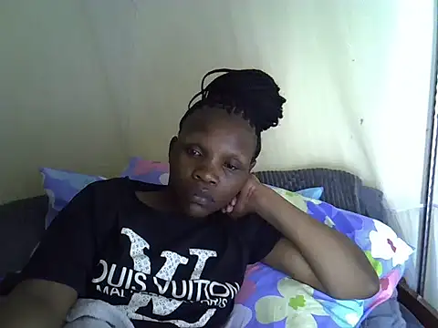 Snapshot of Sweet_serah chatting on 10.08.25 Sweet serah online show from 10.08.25