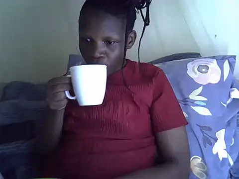 Snapshot of Sweet_serah chatting on 10.29.25 Sweet serah online show from 10.29.25