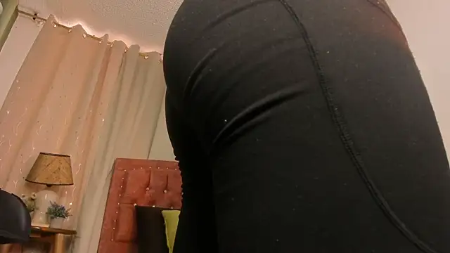 Snapshot of Zara_dulce chatting on 11.04.25 Zara dulce online show from 11.04.25