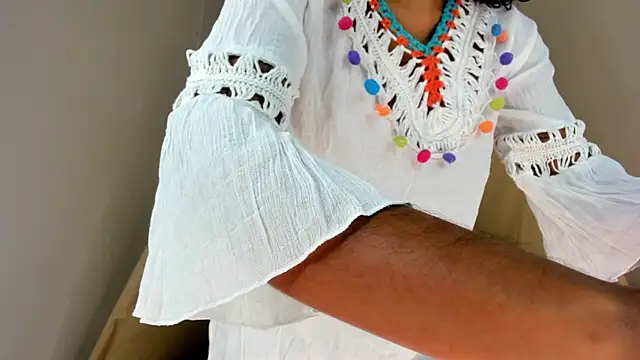 Snapshot of Ariella_Ruiz chatting on 10.12.25 Ariella Ruiz online show from 10.12.25