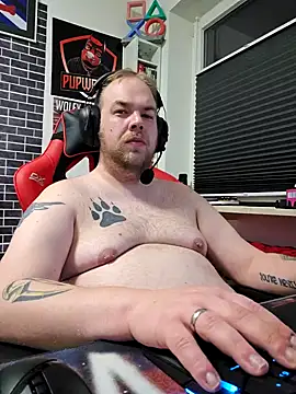 Snapshot of PupW0lfy chatting on 01.22.25 PupW0lfy online show from 01.22.25