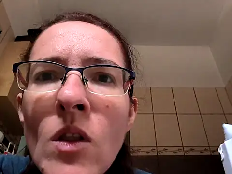 Snapshot of Milky_hairy_mommy chatting on 10.02.25 Milky hairy mommy online show from 10.02.25