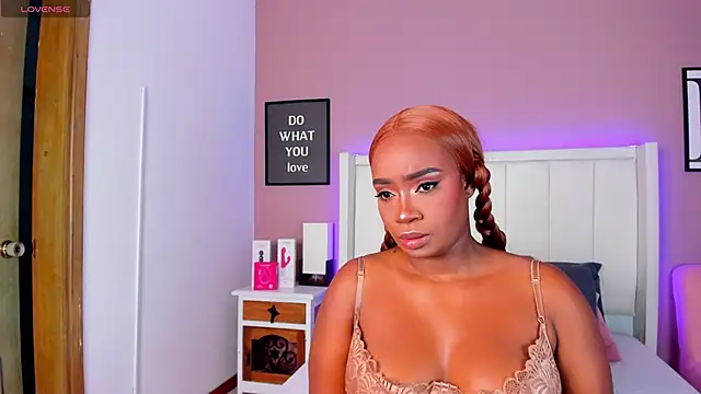 Britanymooree online show from 09.27.25