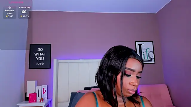 Britanymooree online show from 11.21.25