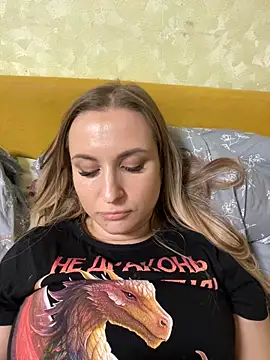 Snapshot of OlgaBuzzz chatting on 02.04.25 OlgaBuzzz online show from 02.04.25