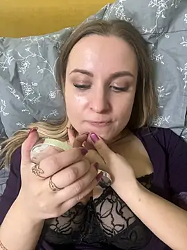 Snapshot of OlgaBuzzz chatting on 02.05.25 OlgaBuzzz online show from 02.05.25