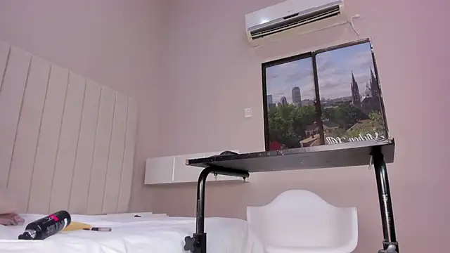 Littleolivia  online show from 01.18.25