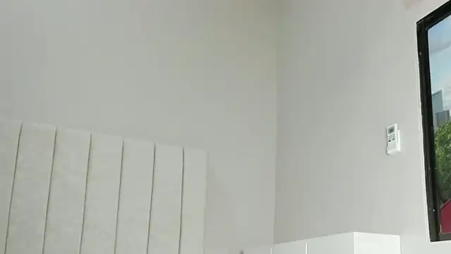 Littleolivia  online show from 01.24.25