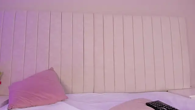 Littleolivia  online show from 01.30.25